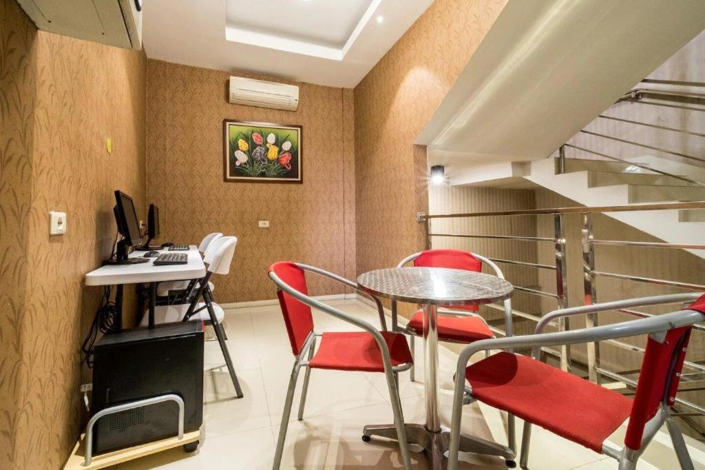 Oyo 279 Deli Homestay Medan Esterno foto